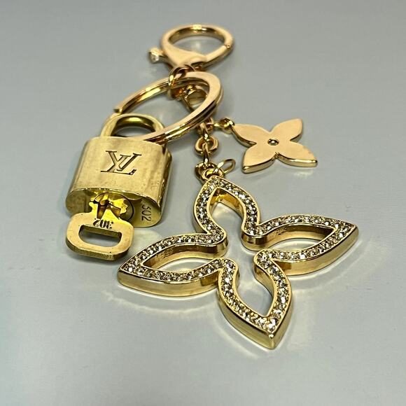 Louis Vuitton Lock and Key Set # 301 with a Fashion Flower Keychain - Picture 1 of 4